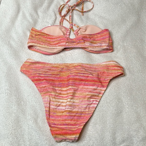New Cupshe High Tide Strappy Cutout Tie Back & V-Front Cheeky Bikini Set - Picture 6 of 7
